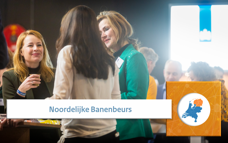 Sfeerbeeld van een eerdere banenbeurs met de tekst 'Noordelijke Banenbeurs'